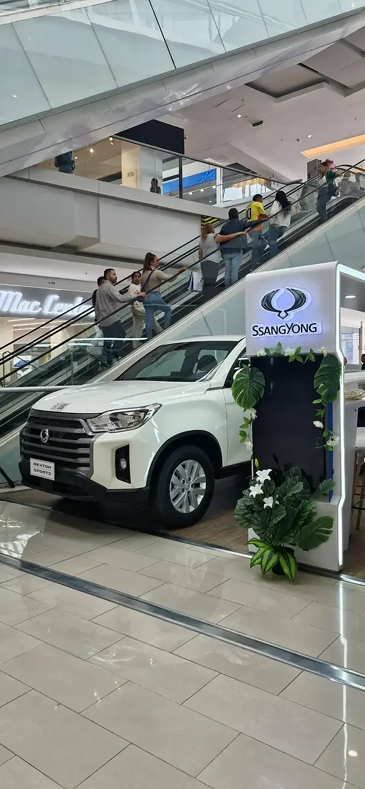 Activación de lanzamiento de KGM en centro comercial